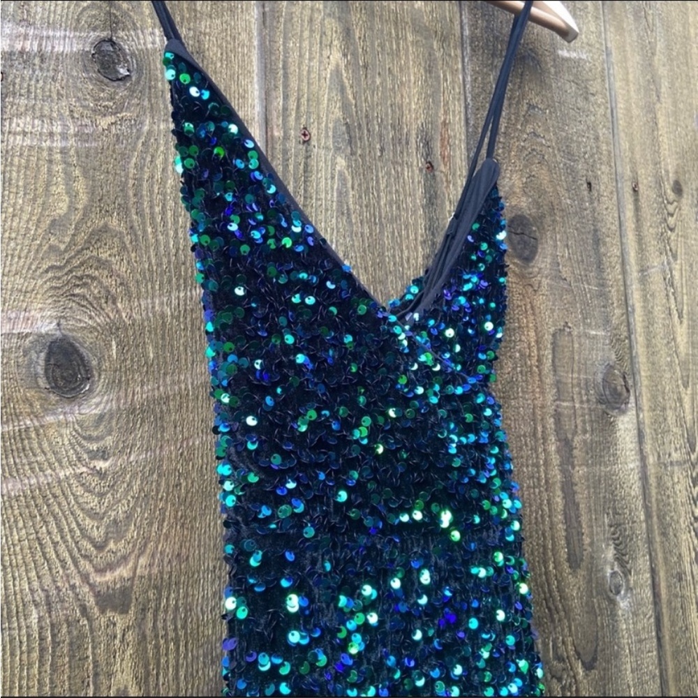 Green Iridescent Sequin Velvet Backless Maxi Dress ๐ฟ - Picture 6 of 14